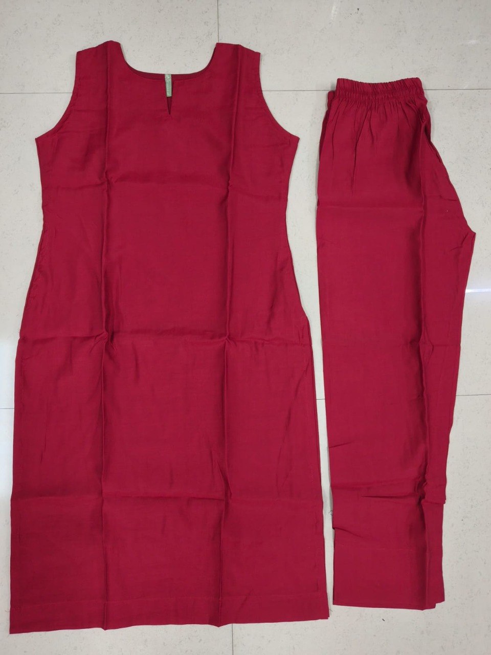 SLEEVLESS KURTI WITH PENT PAIR