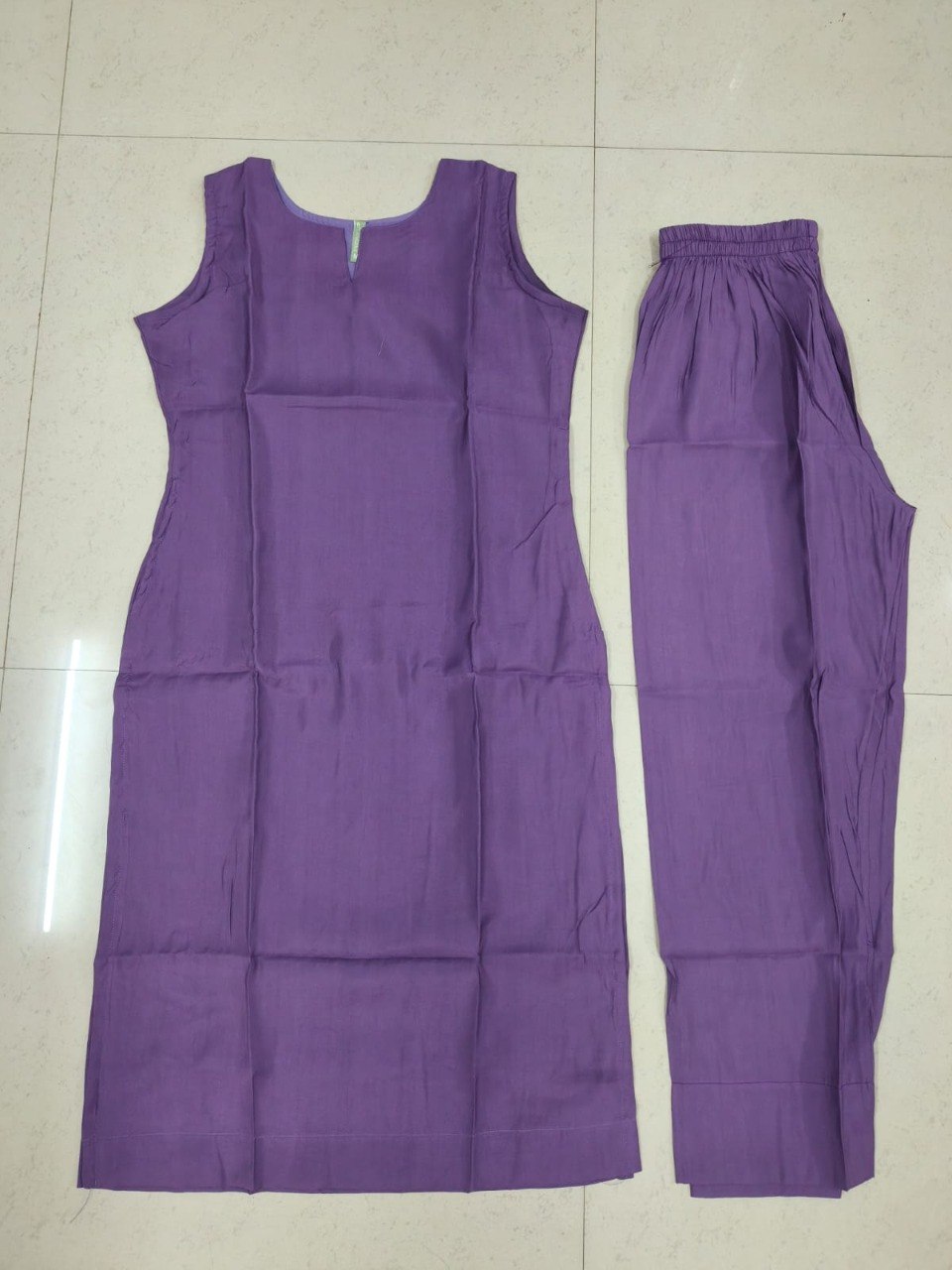SLEEVLESS KURTI WITH PENT