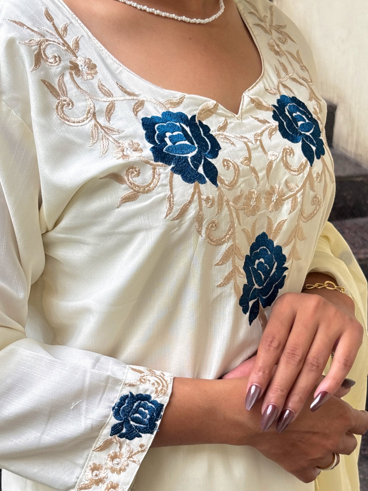 Elegant Off-White Blue Floral Floral-Embroidered Kurta Set
