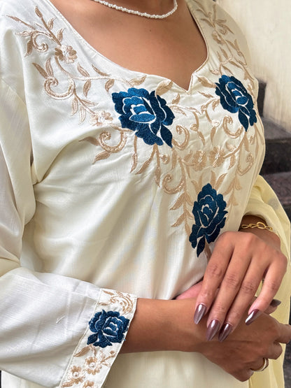 Elegant Off-White Blue Floral Floral-Embroidered Kurta Set