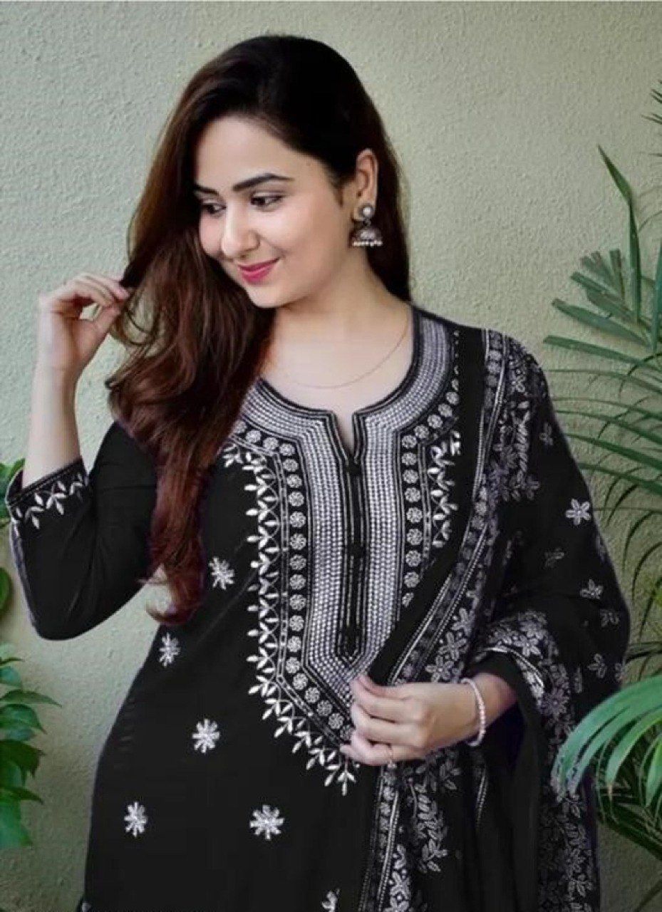 Stylish Embroidered Kurta Set with Dupatta